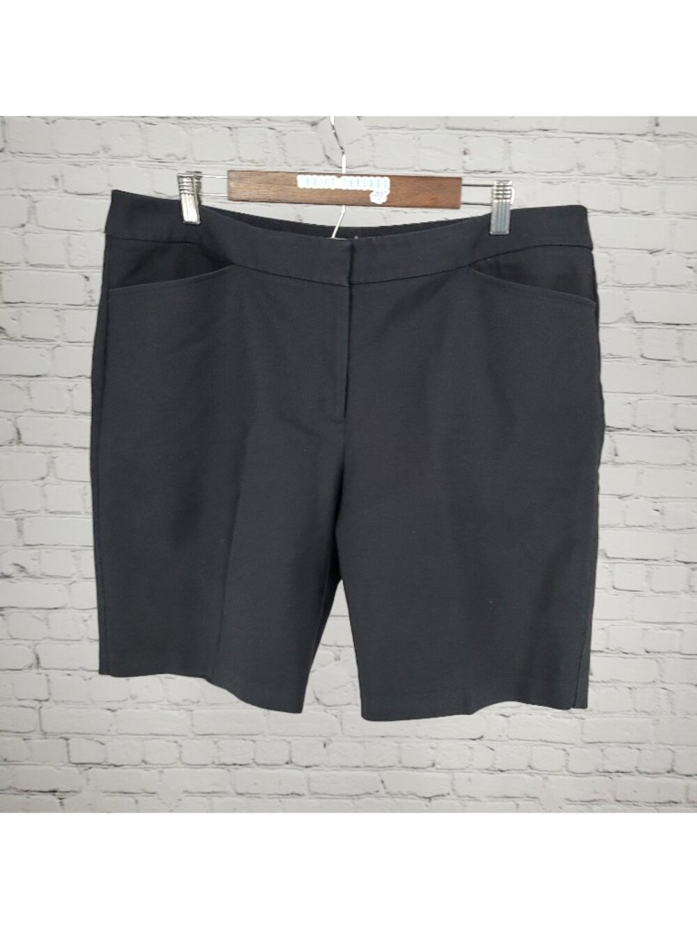 Chico's Black High Rise Stretch Slash Pockets Chino Shorts 3 US 16 (38x9)